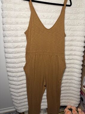 Women’s Casual Sleeveless Jumpsuit in Camel